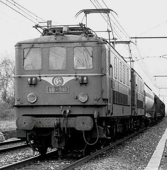 Electric locomotive class BB 910 (3-RAIL AC)<br /><a href='images/pictures/Roco/68611.jpg' target='_blank'>Full size image</a>